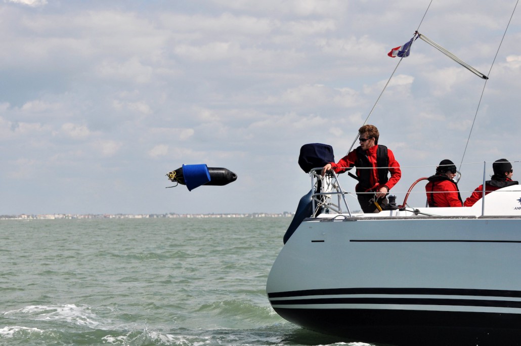 en plein exercice d'objet à la mer