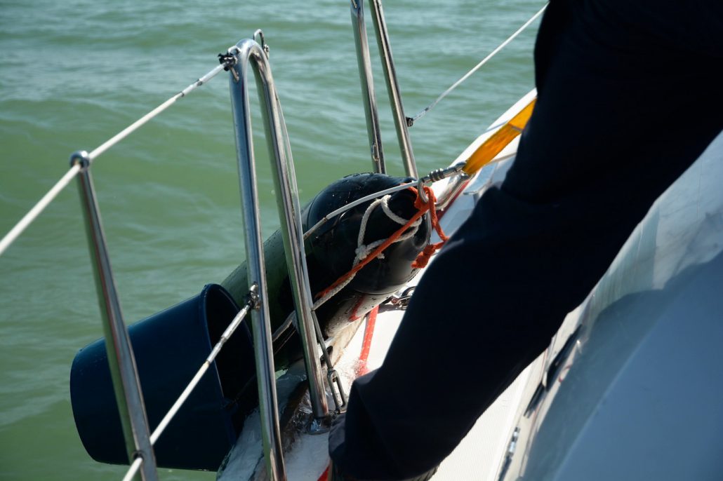 gros plan sur la mise en pratique récupération de l'homme à la mer