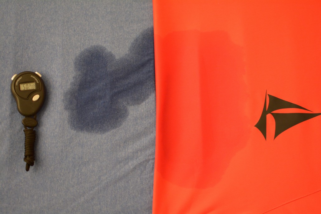 expérience montrant deux tissus, l'un bleu et l'autre rouge 5min