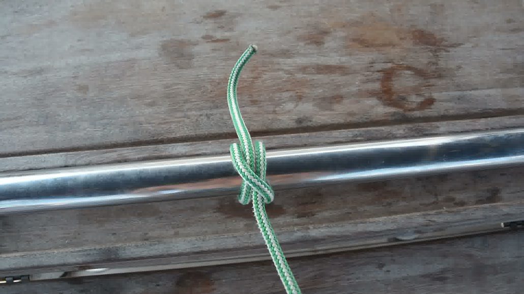 noeud de cabestan avec un bout vert et blanc