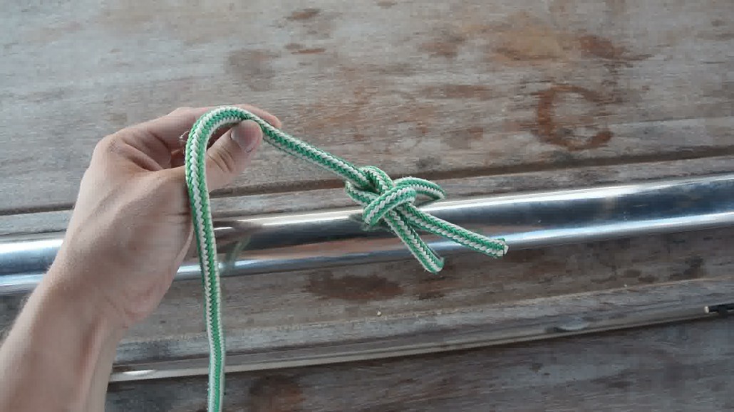 Noeud de chaise avec un bout vert et blanc